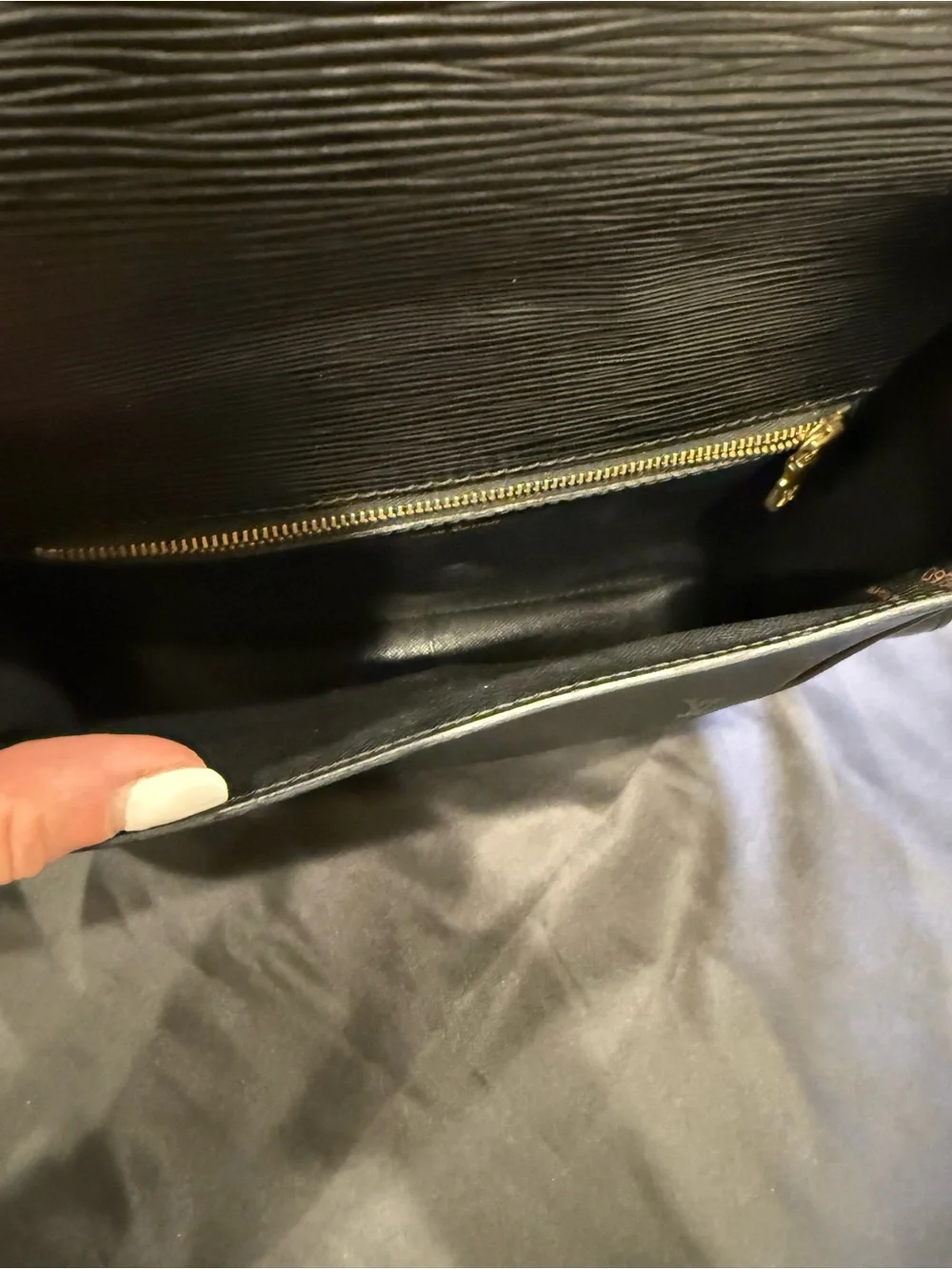 Auth Louis Vuitton Epi Saint Cloud GM Black Crossbody Bag Vintage - Picture 14 of 16